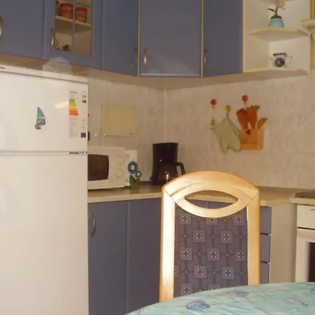 In Der Altstadt Von Gelegenes Mit Balkon By Interhome * Zadar